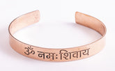 Kupferarmreif mit Om Namah Shivaya Mantra – Seelenecho