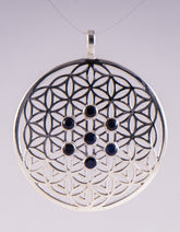 Blume des Lebens mit blauen Saphiren 925er Silber – Seelenecho