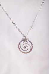 Spiralenstern Anhänger mit bunten Kristallen – Seelenecho