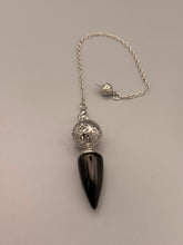 Obsidian-Pendel mit filigraner Metallkugel und Kette