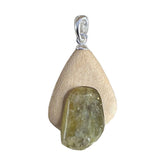 Grossular Anhänger mit Ahornholz – Produktansicht