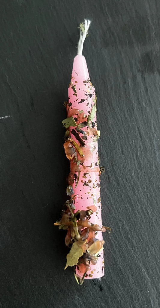 Freundschaft feiern: Mit der rosa Räucherkerze für Herzensverbindungen