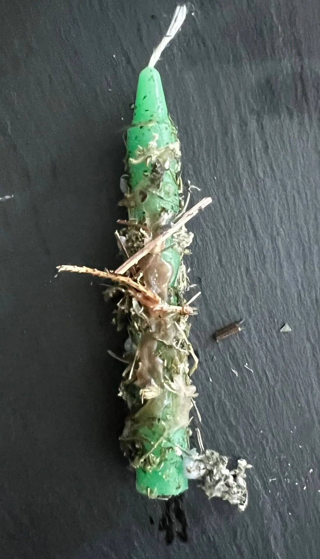 Wohlstand einladen: Mit der grünen Räucherkerze Geldfluss und Fülle aktivieren