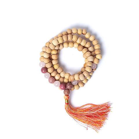 Mala aus Tulsi, Thulit & Rosenquarz – 108 Perlen | Herzöffnender Begleiter für Meditation & Alltag
