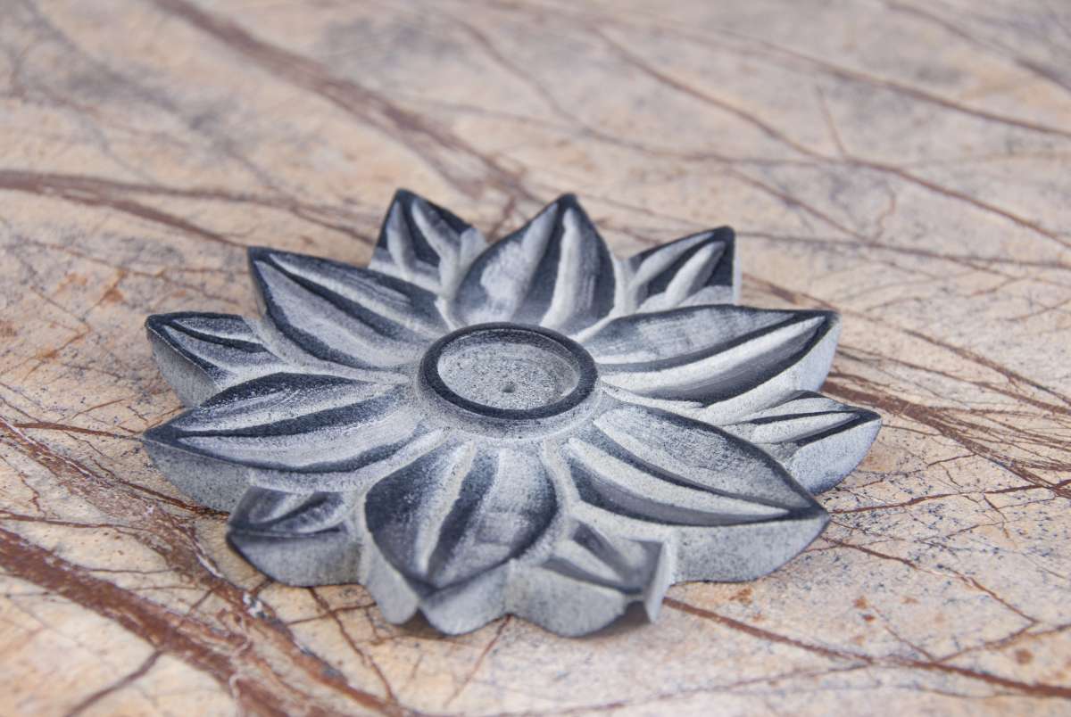 Lotusblume aus Specksteinca. 10 cm