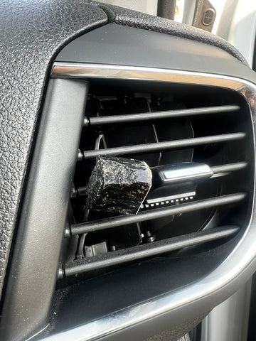 Schwarzer Turmalin Autolüftungsstecker – Erdung &amp; energetischer Schutz für unterwegs