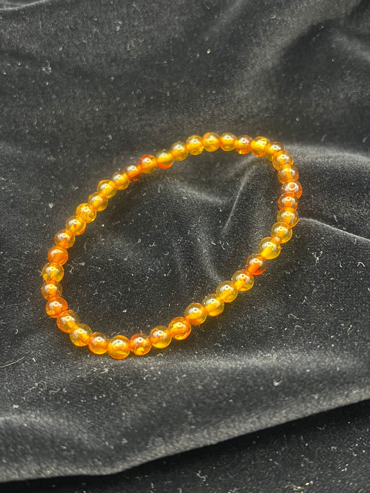 Bernstein Armband (4 mm Perlen) – Wärme, Lebenskraft und seelischer Schutz