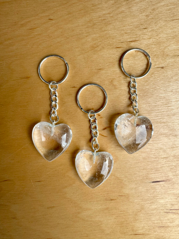 Bergkristall-Herz Schlüsselanhänger – Klarheit, Energie &amp; Schutz für unterwegs