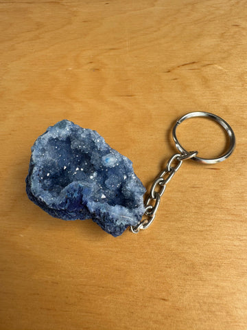 Blauer Drusenstein Schlüsselanhänger – Heilstein für Schutz, Ruhe &amp; spirituelle Balance