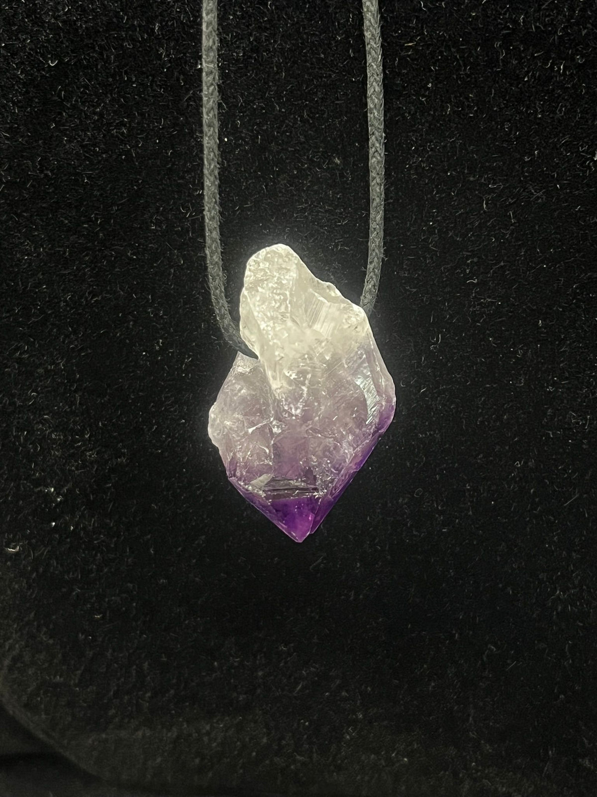 Amethyst Rohstein Kettenanhänger – Intuition, Schutz &amp; innere Ruhe