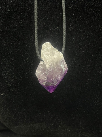 Amethyst Rohstein Kettenanhänger – Intuition, Schutz &amp; innere Ruhe