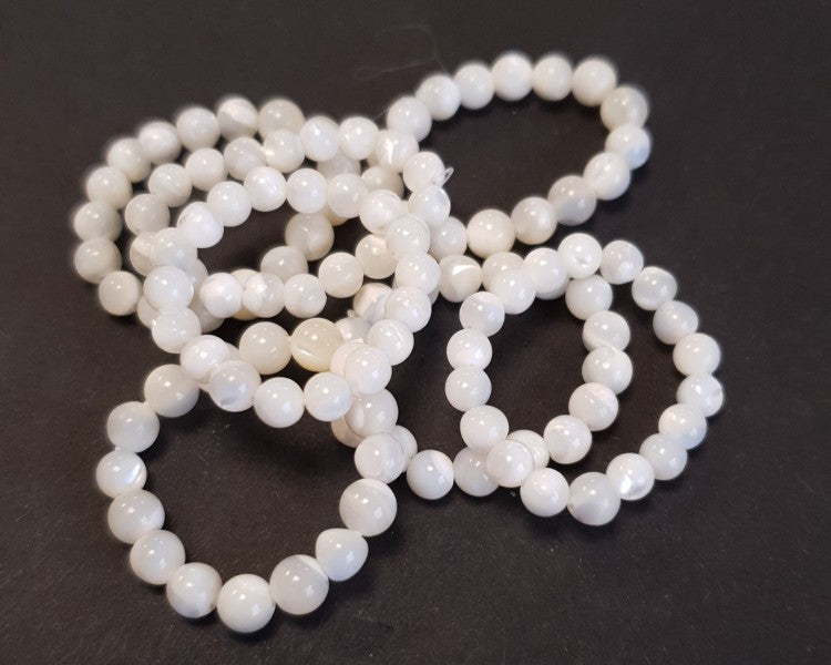 Steinring Perlmutt – Kugel 4 mm, auf Gummizug