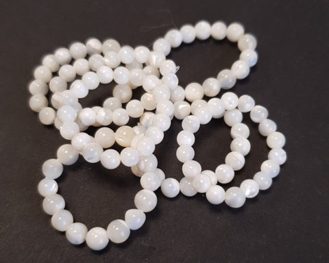 Steinring Perlmutt – Kugel 4 mm, auf Gummizug