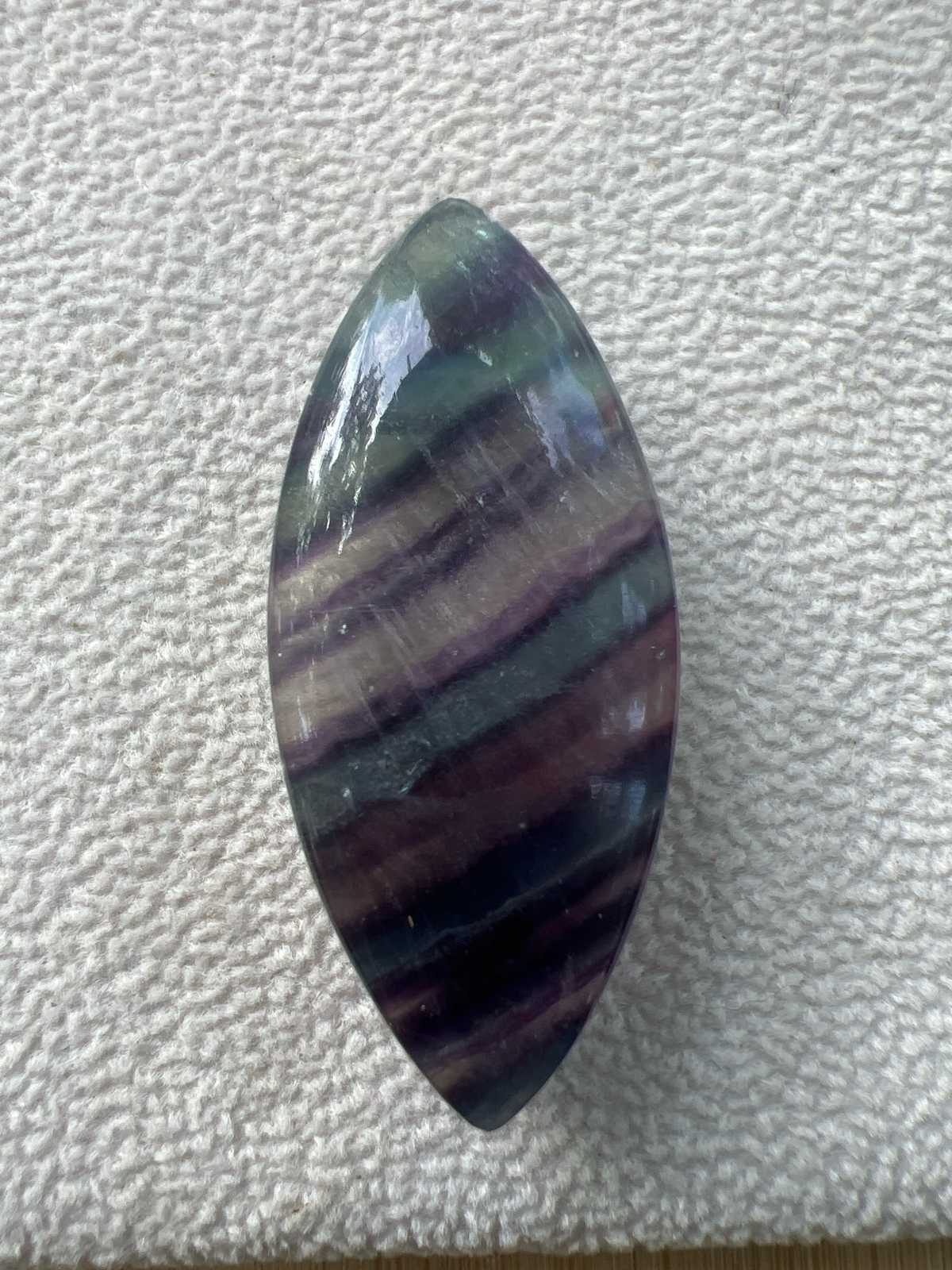 Fluorit-Navette gebohrt (ca. 4 cm)