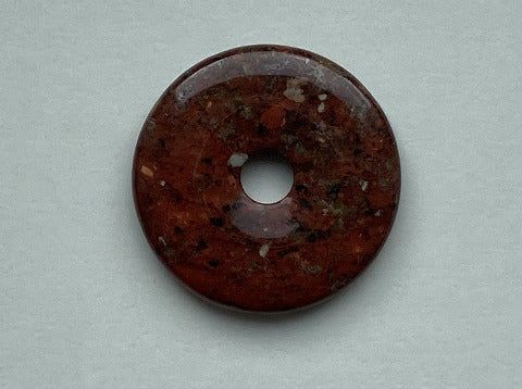 Breckzienjaspis Donut 40 mm – Erdung &amp; Lebenskraft
