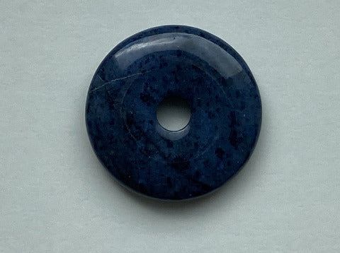 Dumortierit Donut 40 mm – innere Stärke & geistige Klarheit