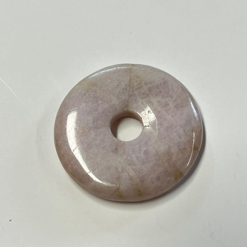 Kunzit Donut 40 mm – Herzöffnung &amp; sanfte Heilung