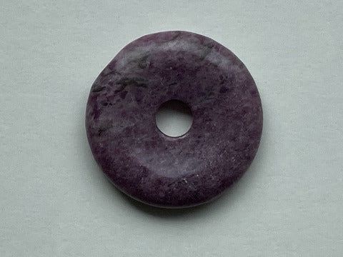 Lepidolith Donut 40 mm – Sanfte Heilung & innerer Frieden
