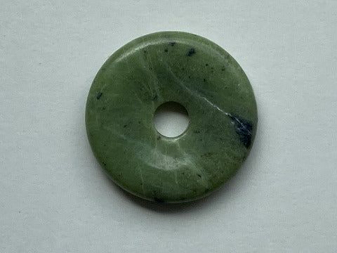 Nephrit-Jade Donut 40 mm – Harmonie & Schutz