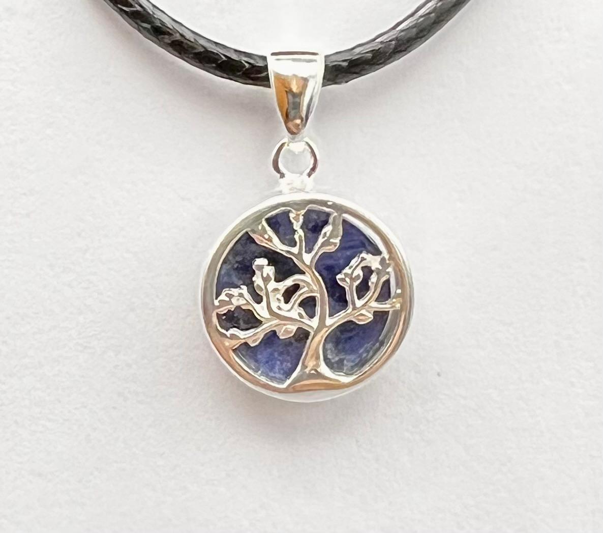 Lebensbaum-Anhänger mit Sodalith – Klarheit &amp; Wahrheit