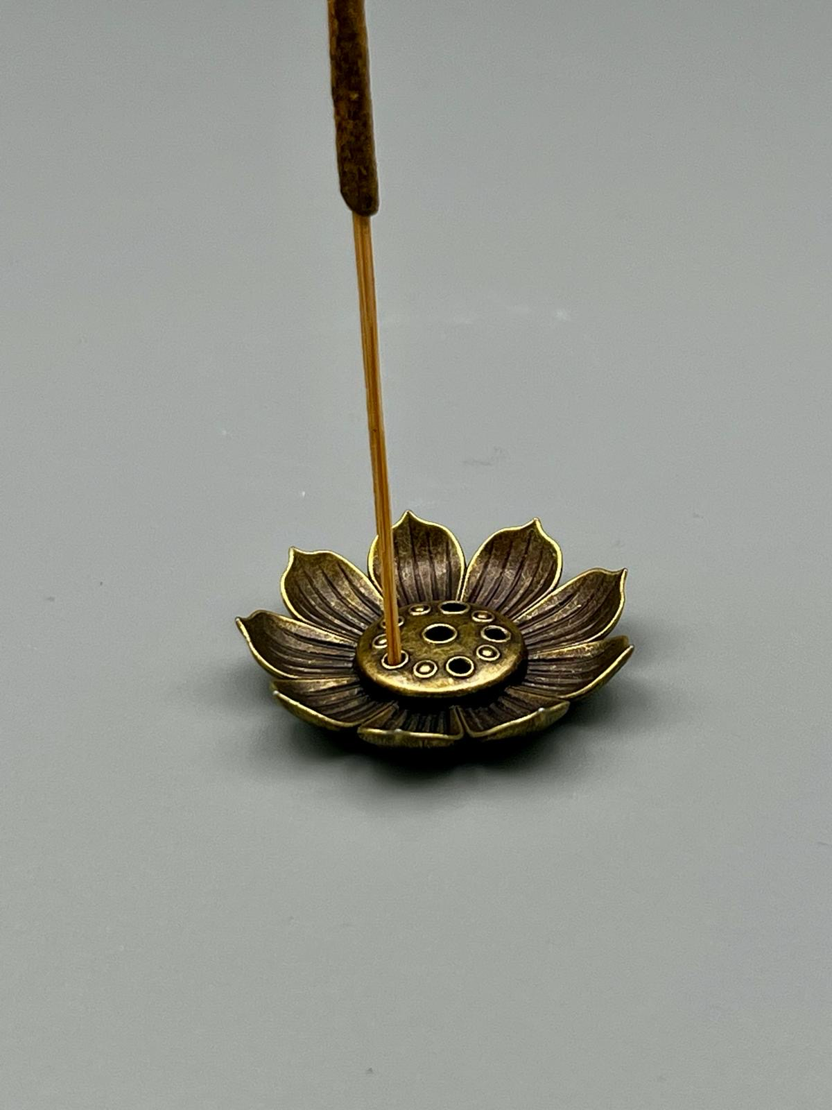 Lotus Räucherstäbchenhalter – Antik Bronze ca. 35mm