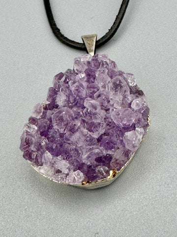 Amethyst Drusen-Anhänger – Intuition, Schutz & spirituelle Klarheit