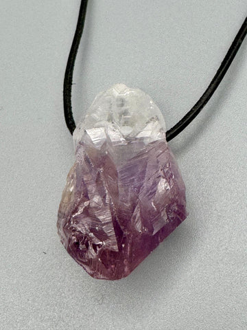 Amethyst Rohstein Kettenanhänger – Intuition, Schutz &amp; innere Ruhe
