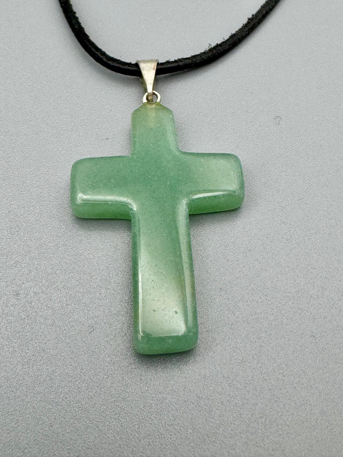 Edelstein Kreuz Anhänger mit Öse – Schutz, Glaube & innere Ausrichtung