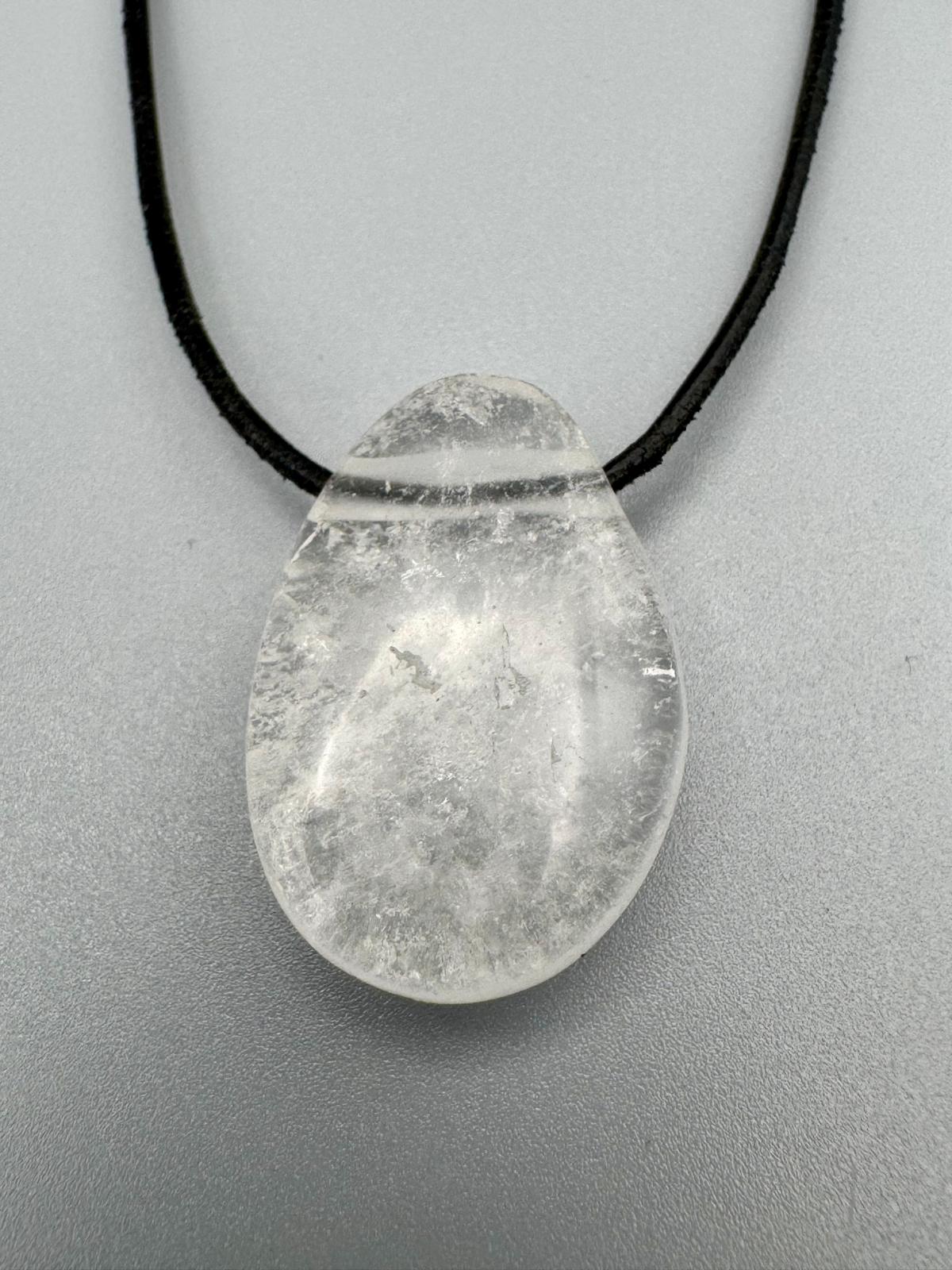 Bergkristall Tropfen gebohrt Kettenanhänger – Erdung, Stabilität & innere Ausrichtung