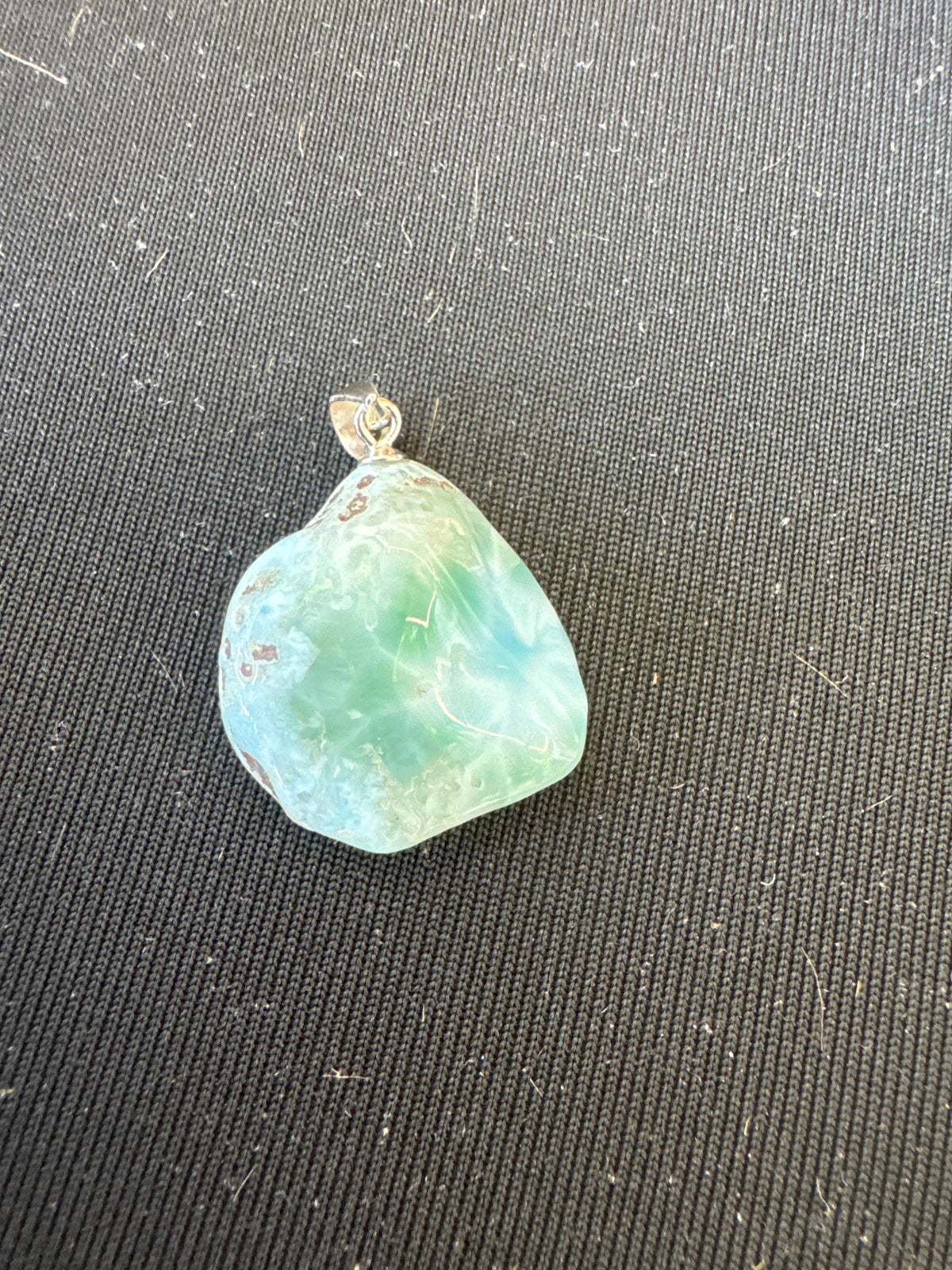 Larimar Kettenanhänger – Produktansicht von Seelenecho