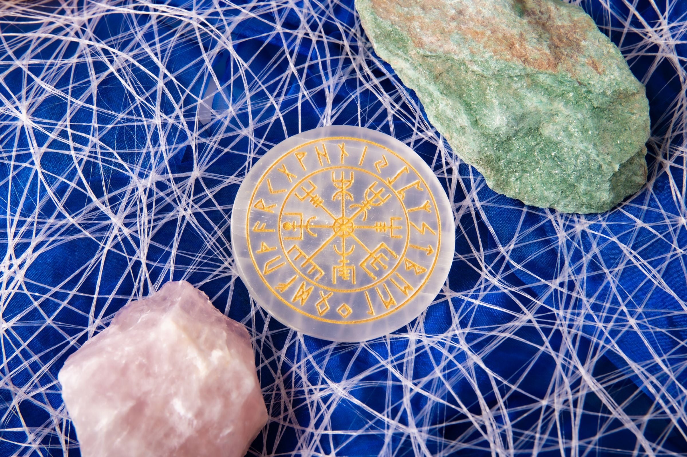 Vegvisir Platte aus Selenit – Ansicht 2