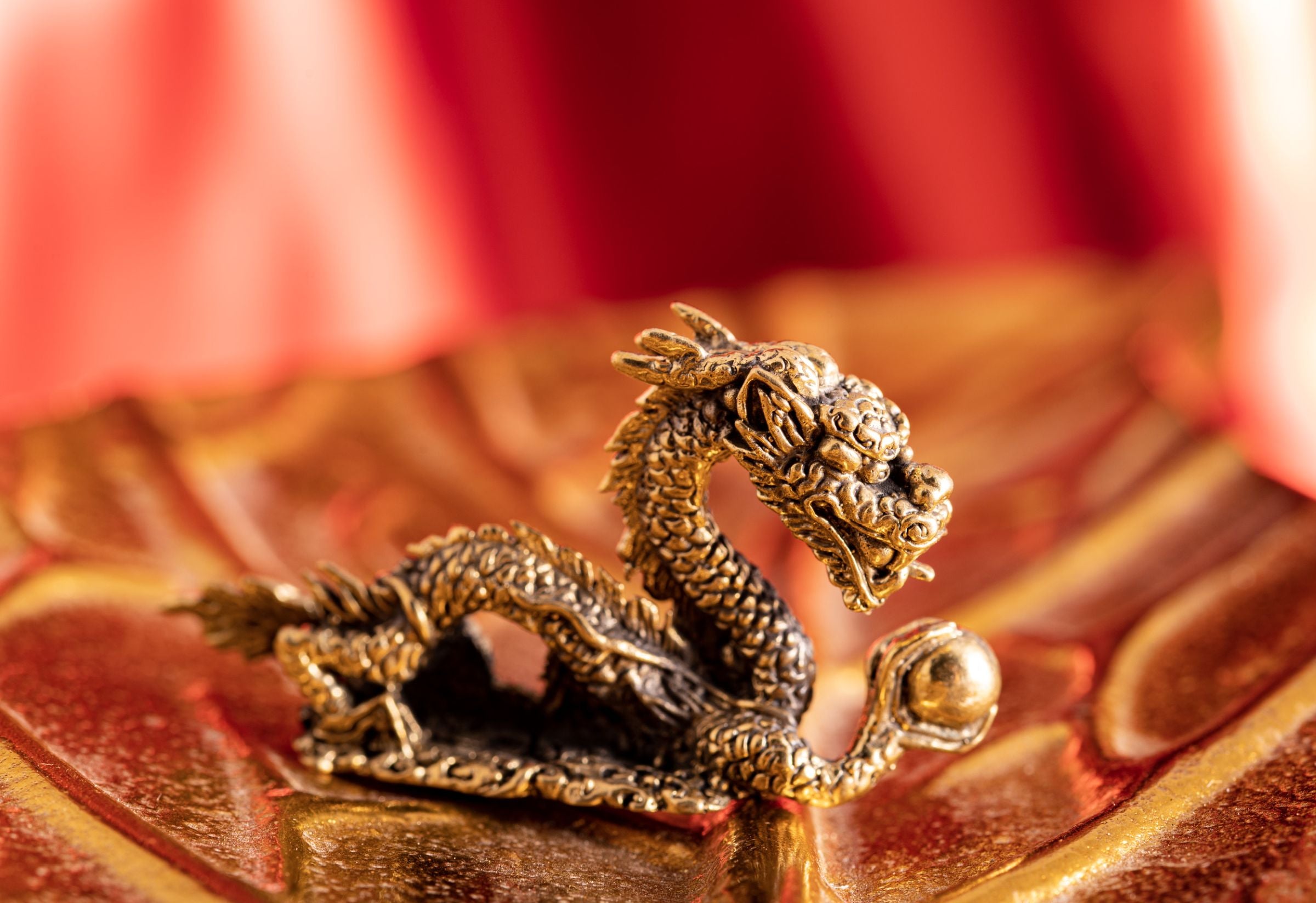 Miniaturfigur Drache liegend – Ansicht 2