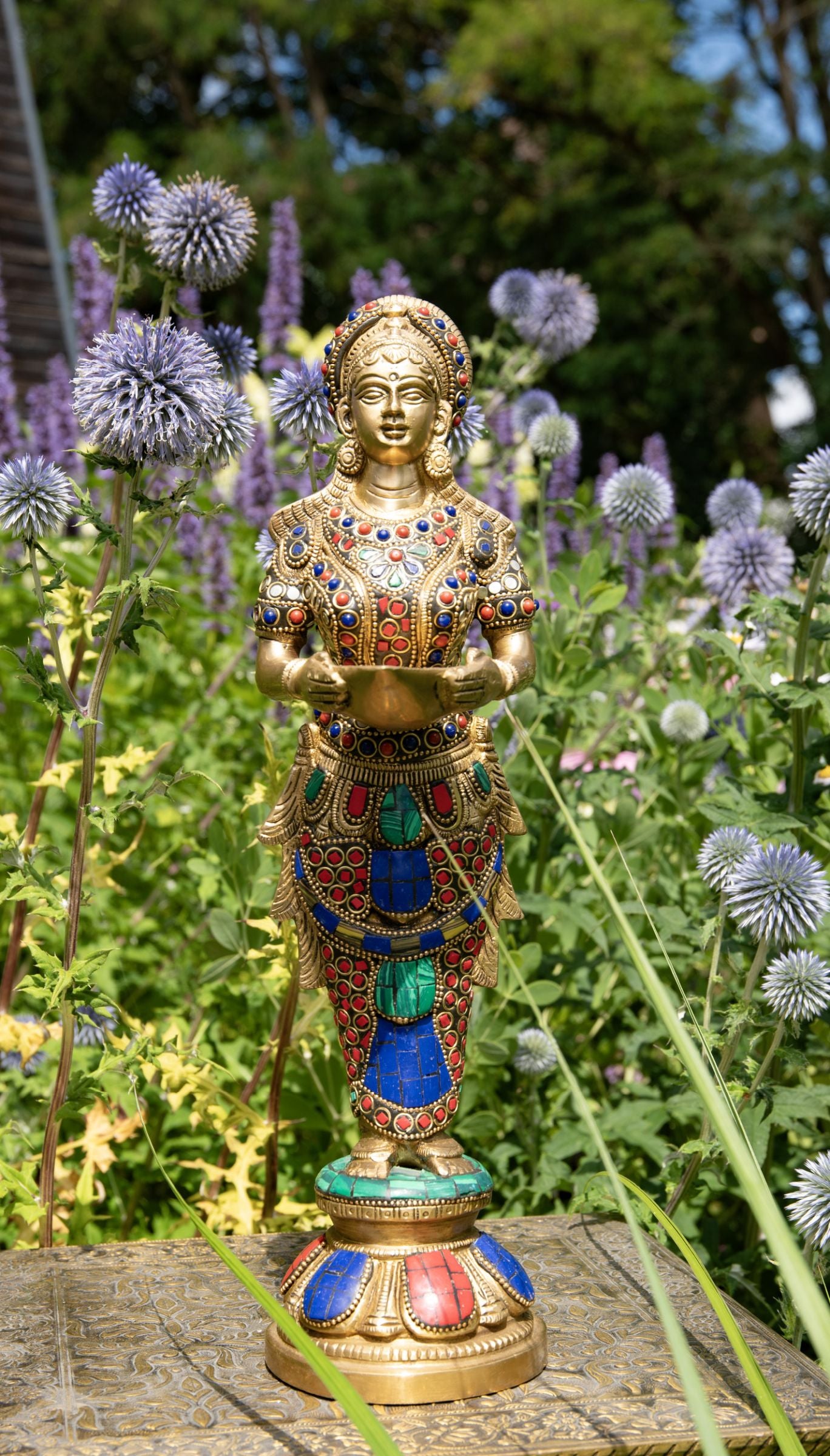 Lakshmi kunstvoll mit Steinen, Messing – Ansicht 2