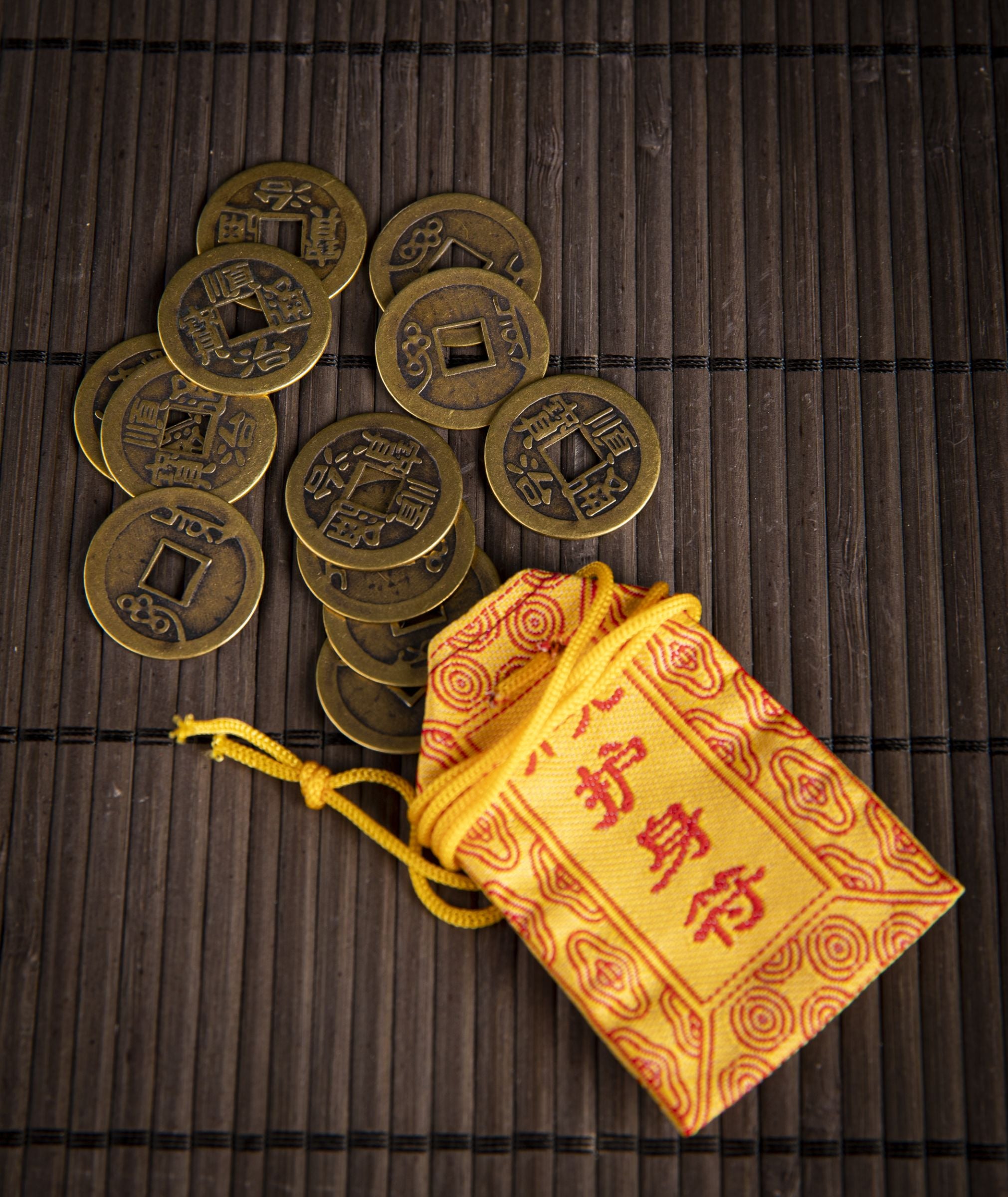 Kleine Chinesische Glücksmünzen 12er Set – Ansicht 2