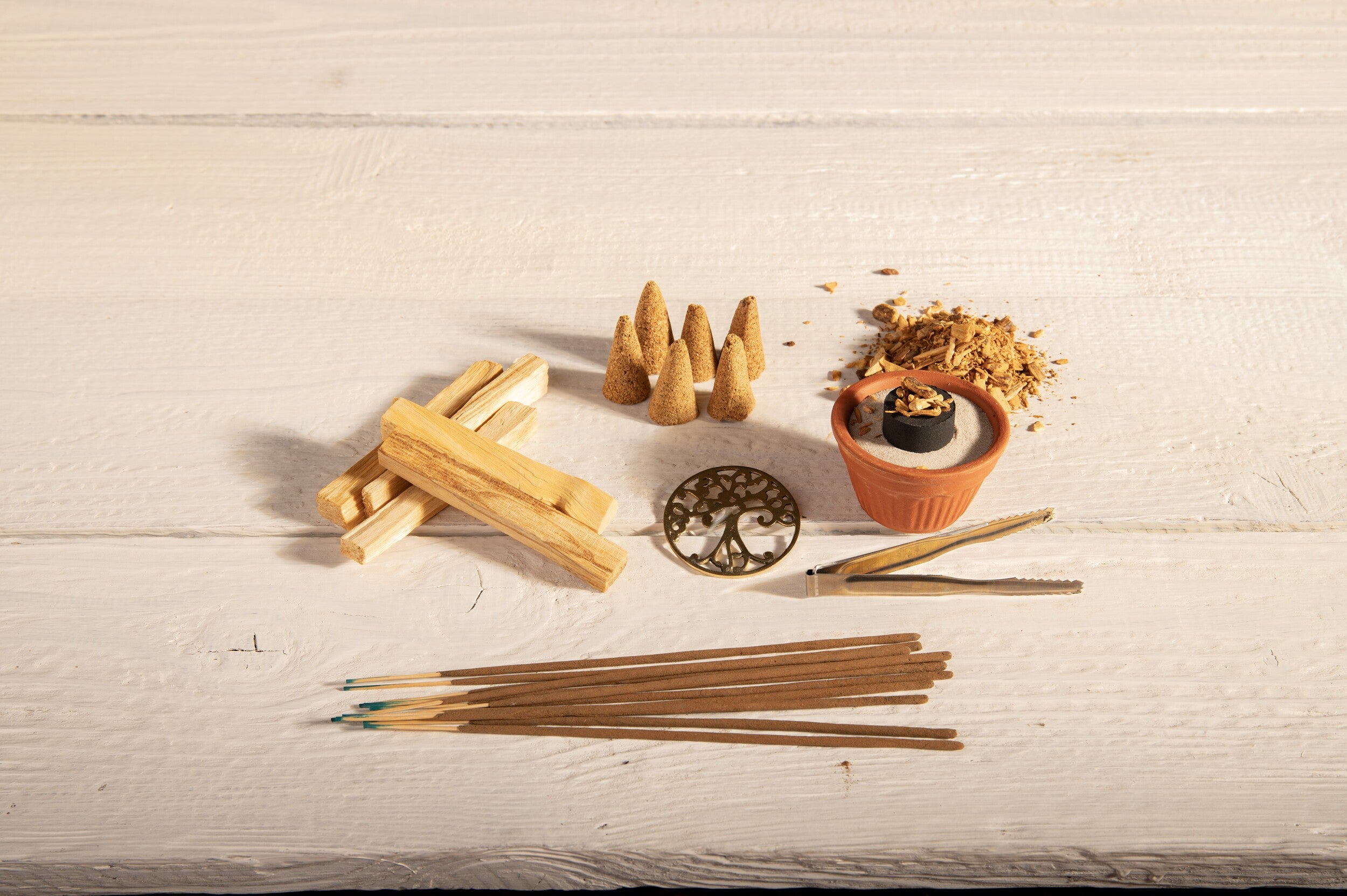Räucherset Palo Santo – Stäbchen, Hölzer, Kegel & Zubehör – Ansicht 2 – Seelenecho