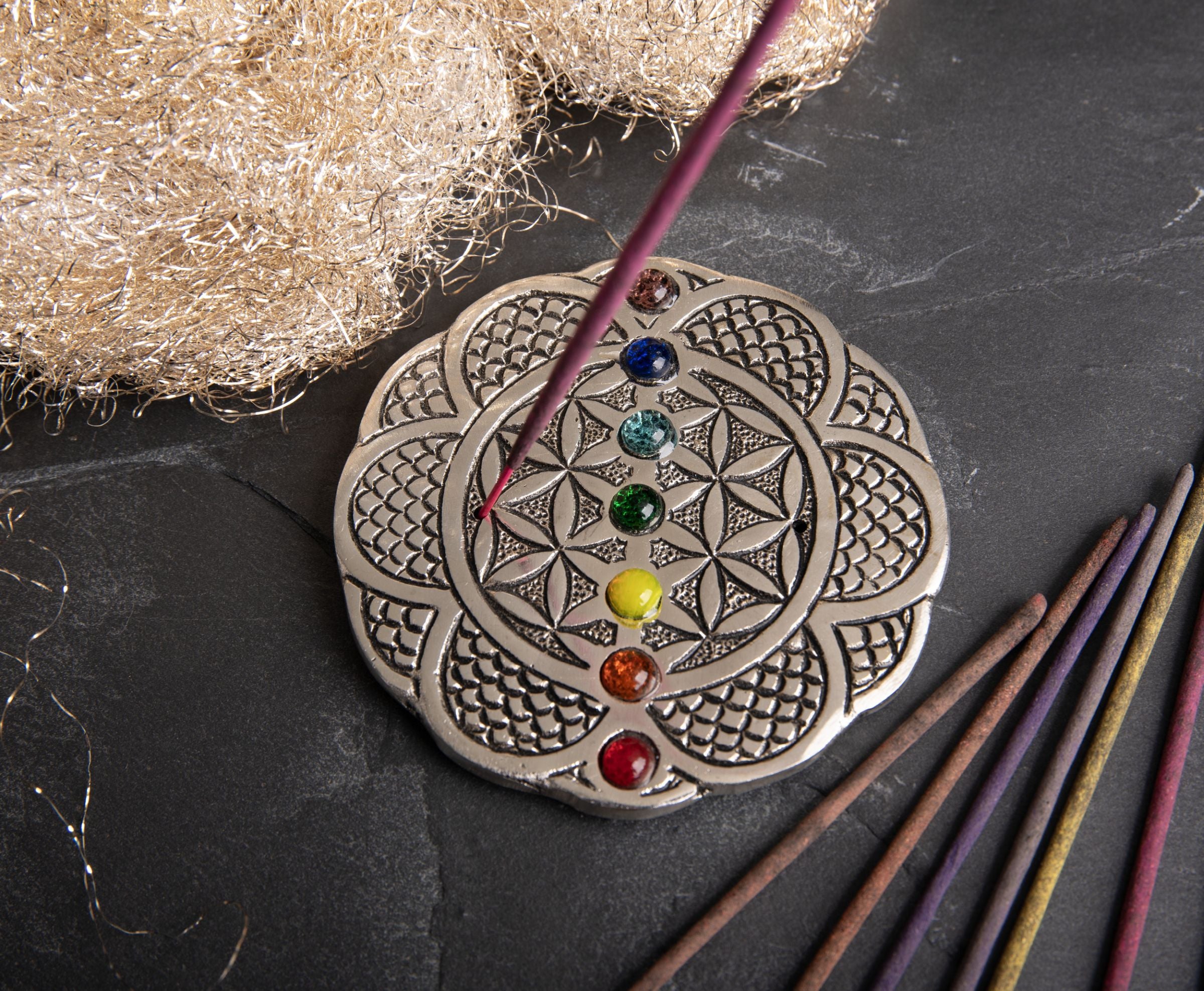 Blume des Lebens mit Chakraglassteinchen Weißmetallhalter – Ansicht 2