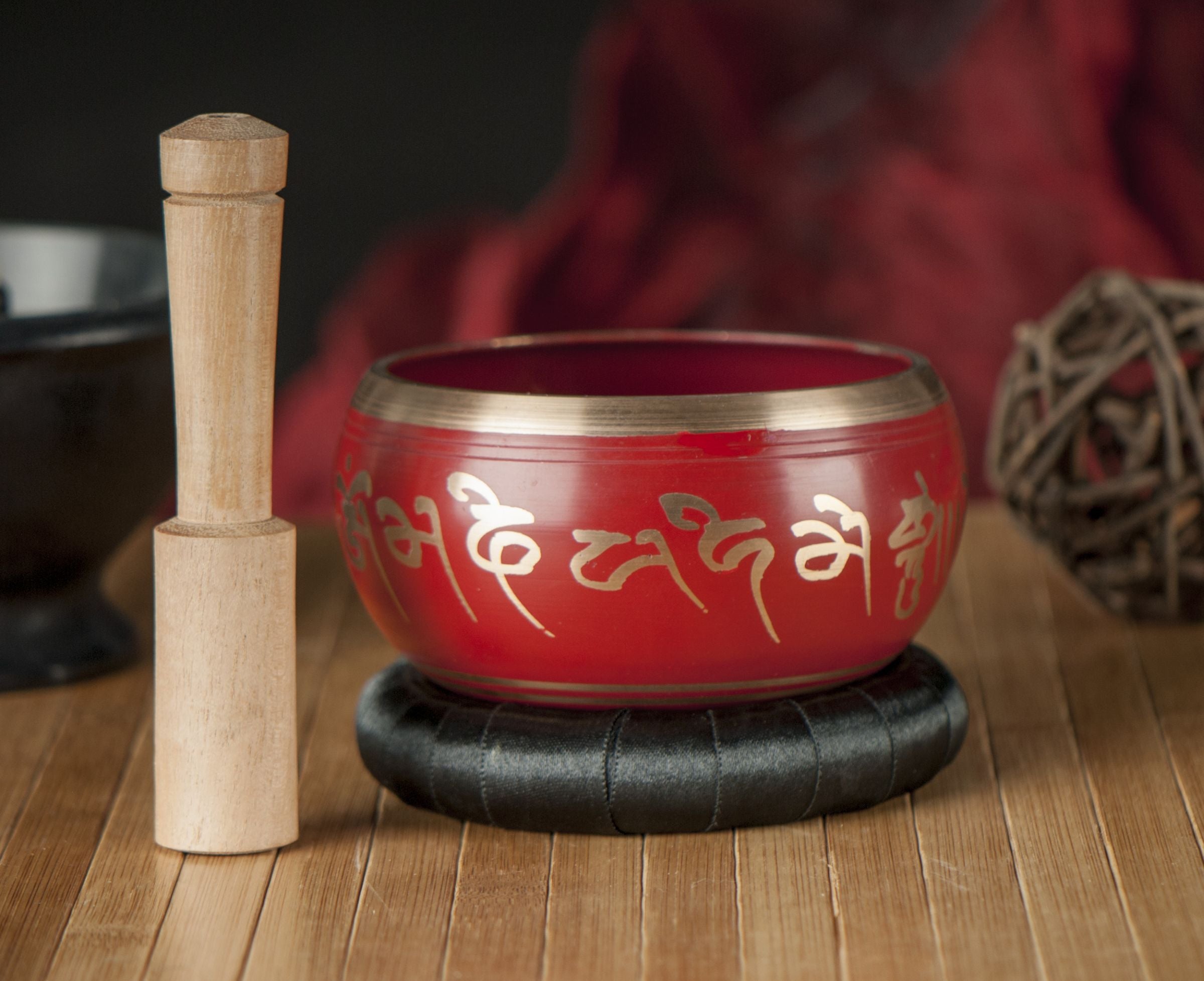 Klangschale Lotus, rot – Ansicht 3