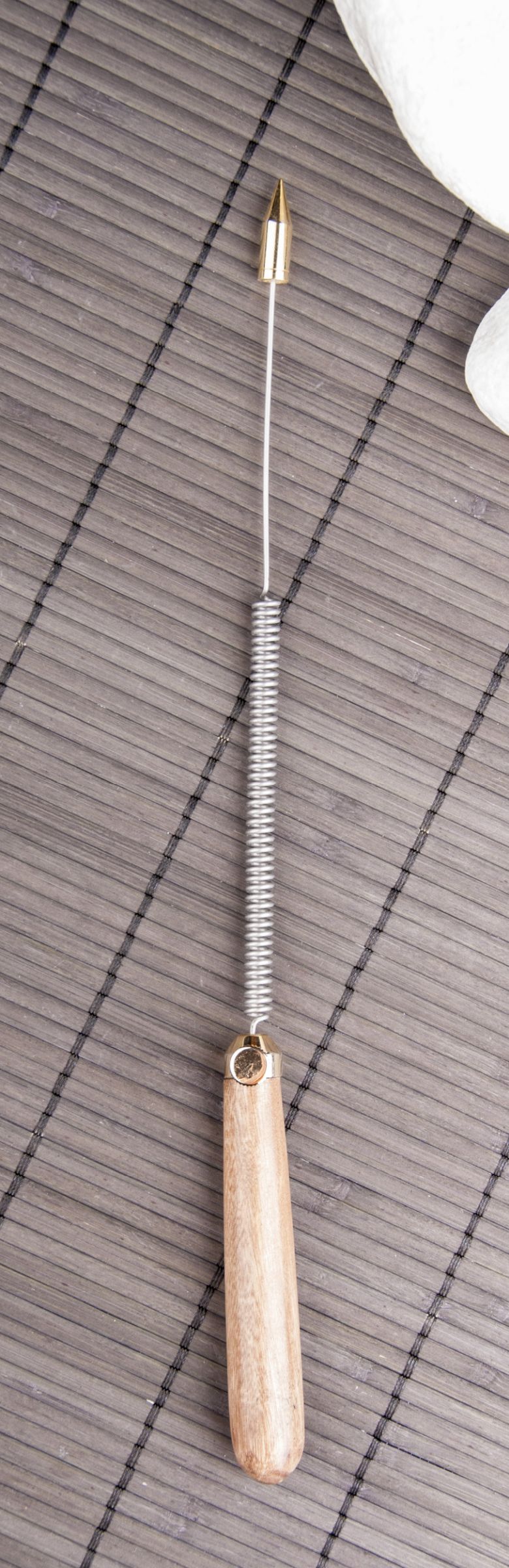 Tensor mit braunem Holzgriff ca. 28,5 cm – Seelenecho