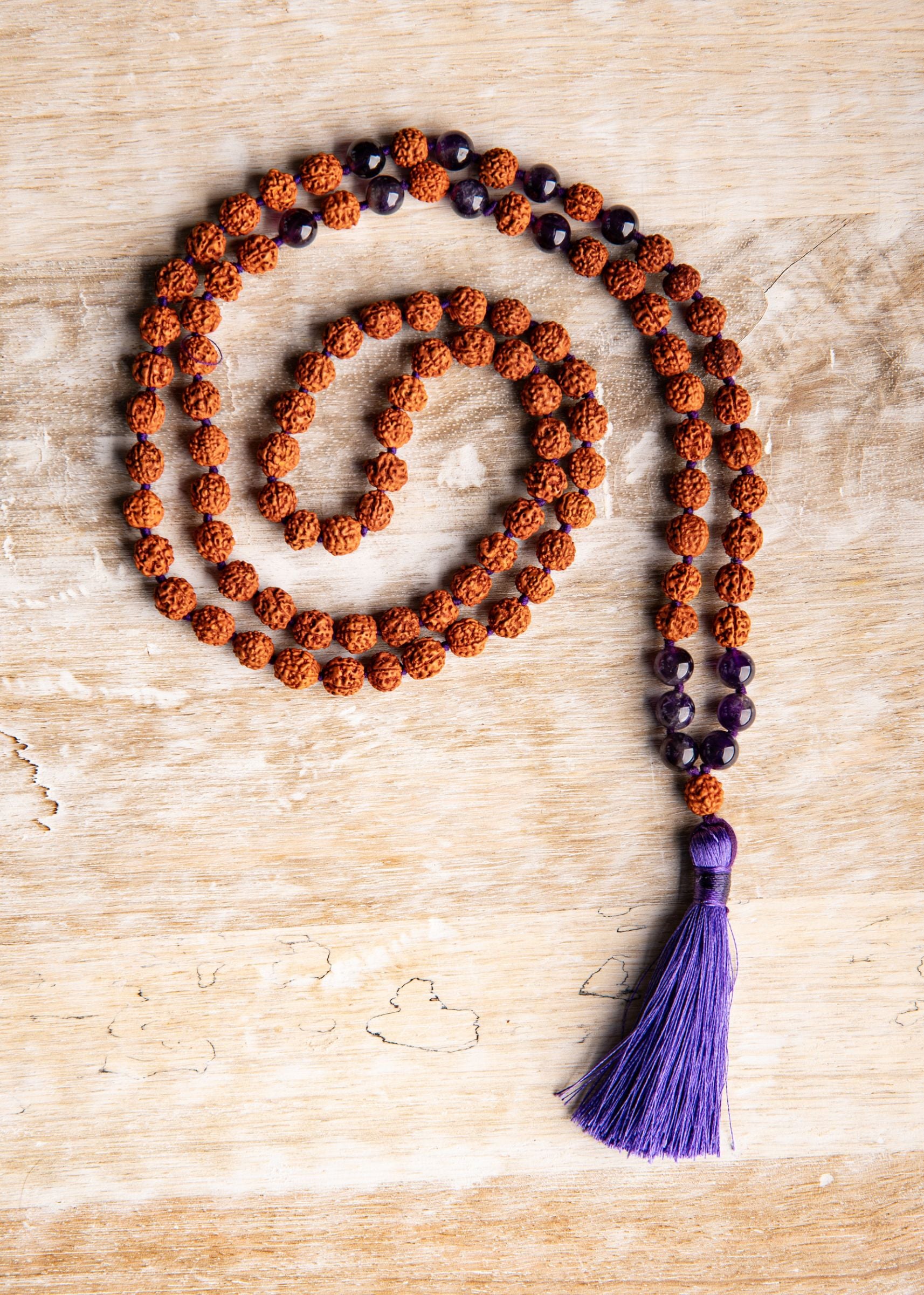 Rudraksha-Mala mit Amethyst – Ansicht 2