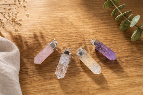 Kristallspitze Anhänger 2 cm – versilbert & nickelfrei | Bergkristall, Rosenquarz, Citrin oder Amethyst