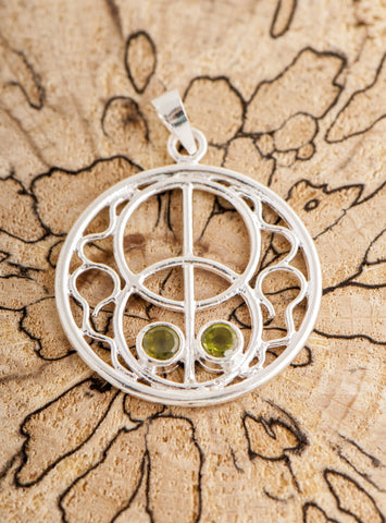 Avalon Anhänger mit Peridot Ø 2,8 cm, 925 Sterling Silber – Seelenecho