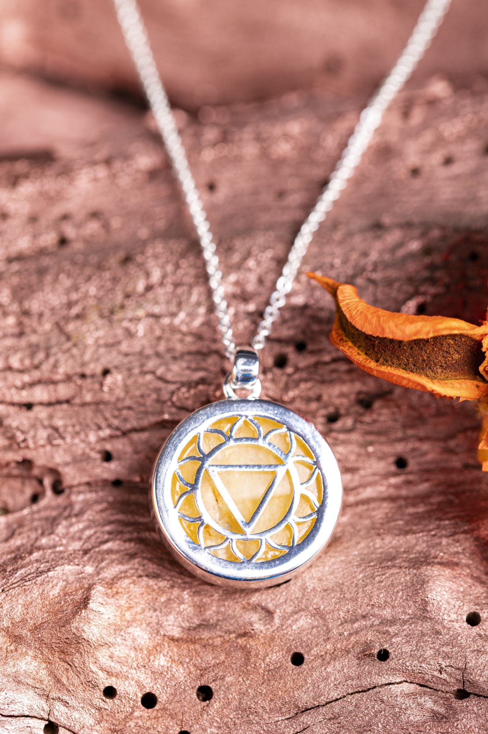 Solarplexus-Chakra Anhänger mit Citrin und Kette – Ansicht 2