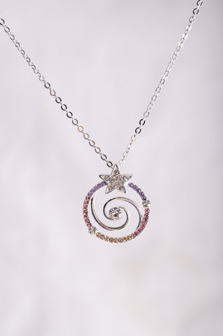 Spiralenstern Anhänger mit bunten Kristallen – Seelenecho