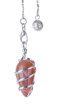 Spiral Pendel Karneol 2,5 cm, Messing, versilbert – Seelenecho