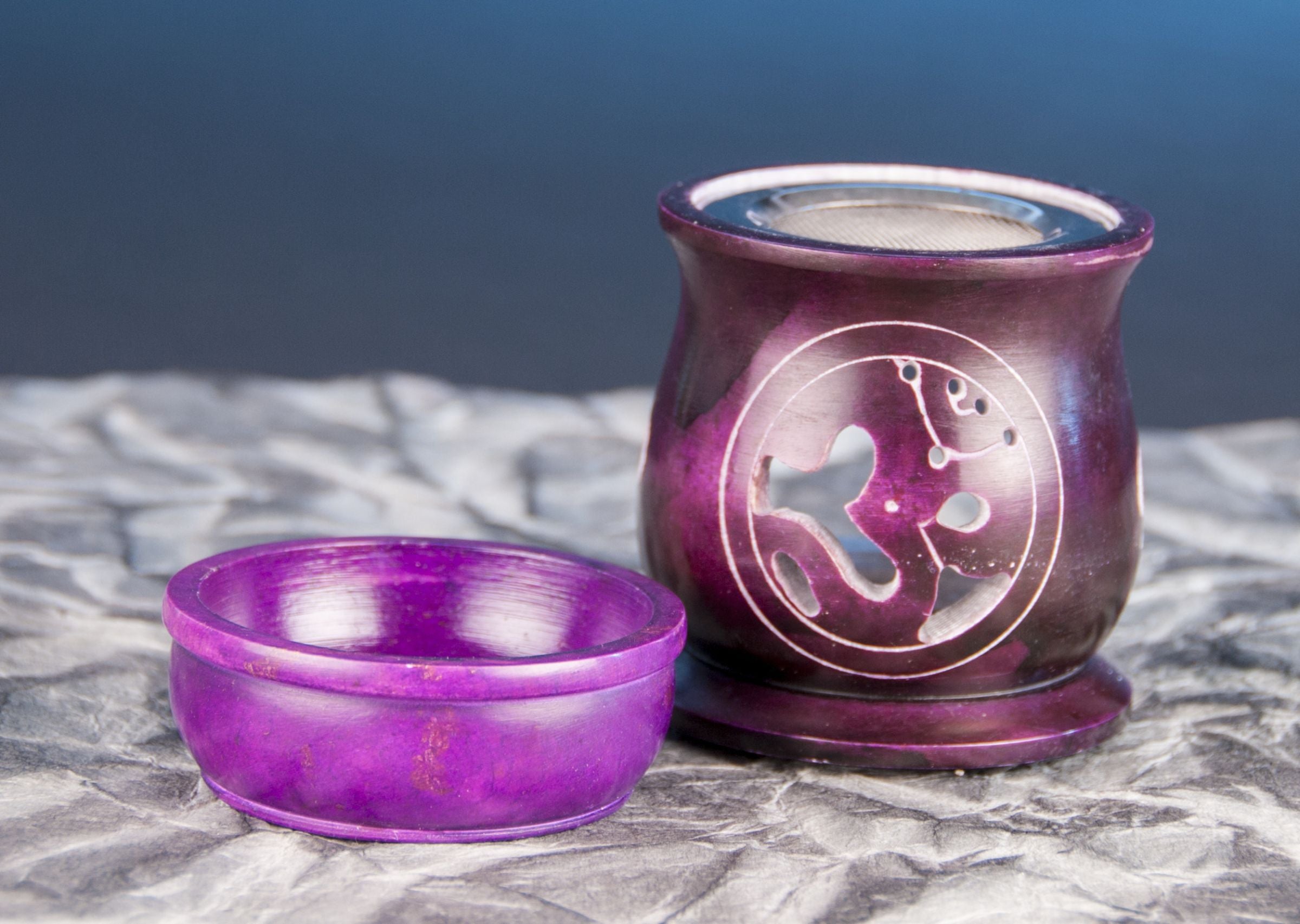 Aromalampe "OM" mit Sieb Speckstein violet, 10 cm hoch – Ansicht 2