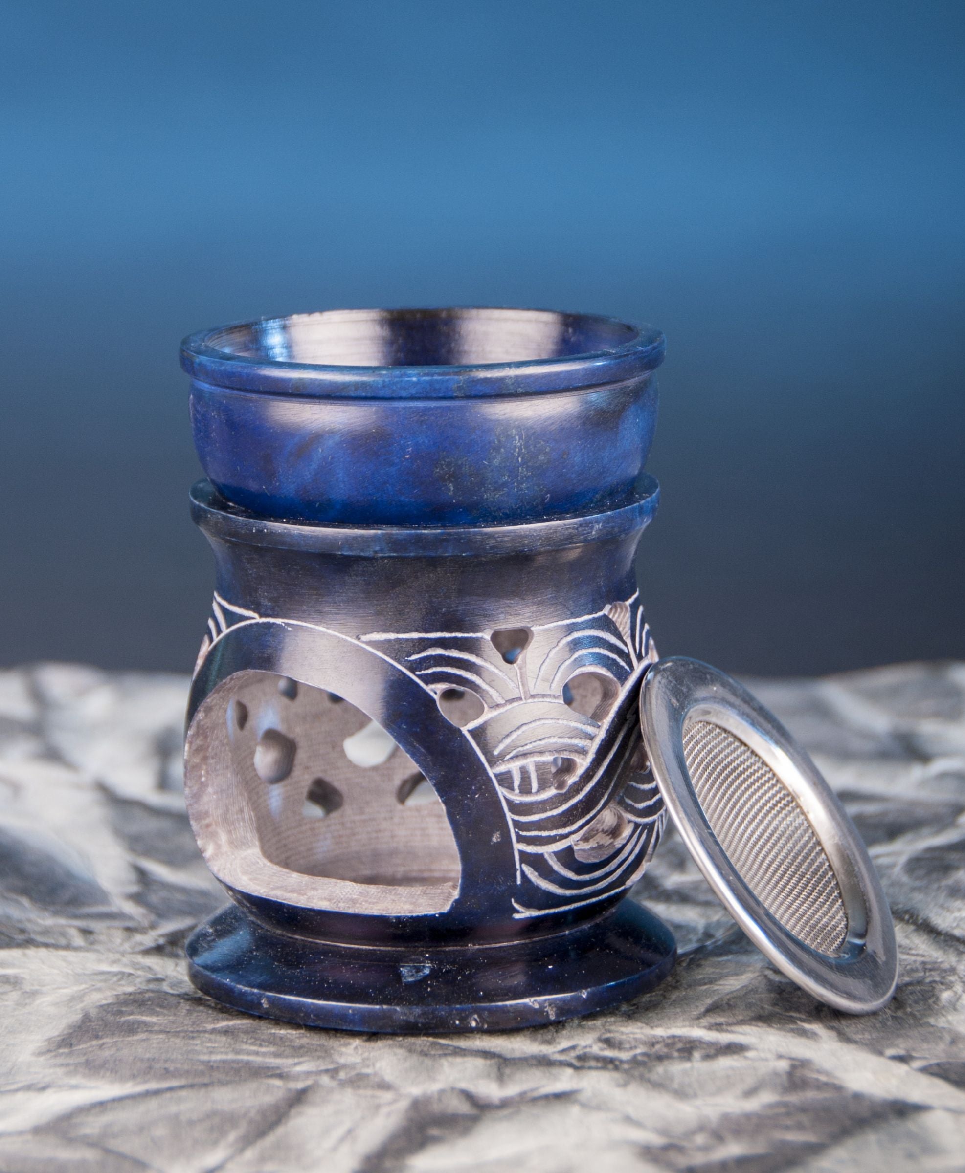 Aromalampe "Keltischer Knoten" mit Sieb Speckstein blau, 10 cm hoch – Seelenecho