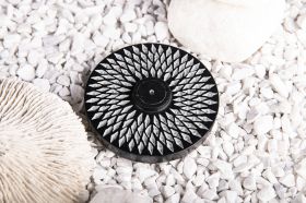 Black Aster Räucherstäbchenhalter aus Speckstein – Handgravierte Eleganz in Schwarz | Zeitlos & Dekorativ