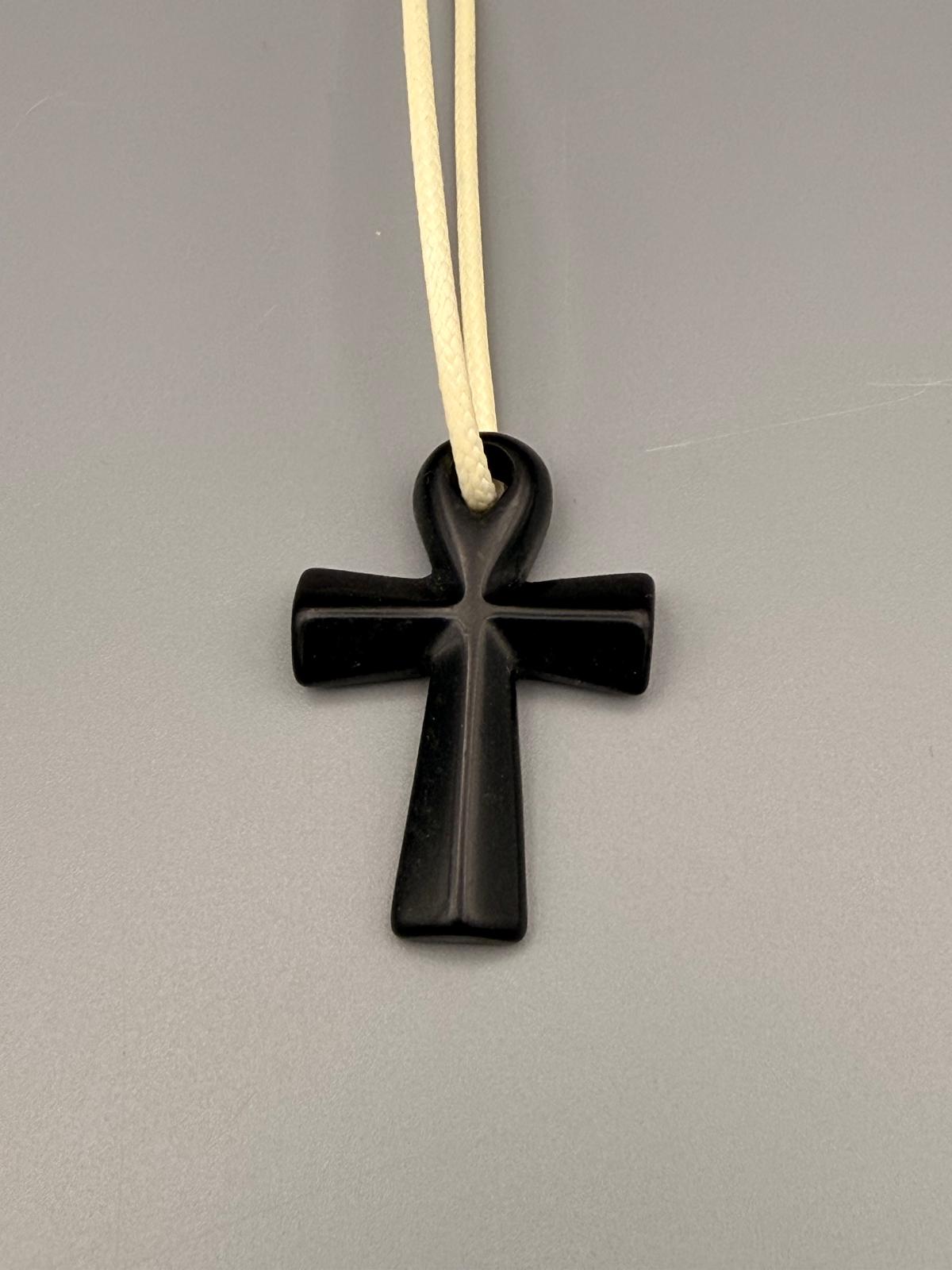 Schörl Kreuz Anhänger – Schutz, Erdung & innere Stärke | Bedeutung & Wirkung