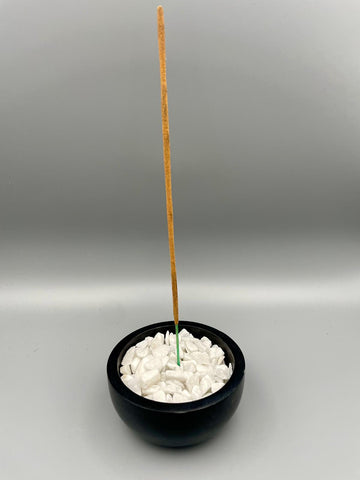 Räucherstäbchenhalter aus Speckstein mit Kiesfüllung