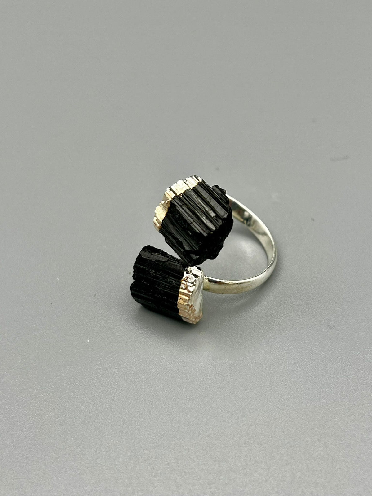 Turmalin Ring (schwarz) – versilbert | Kraftvoller Schutzstein in natürlicher Form